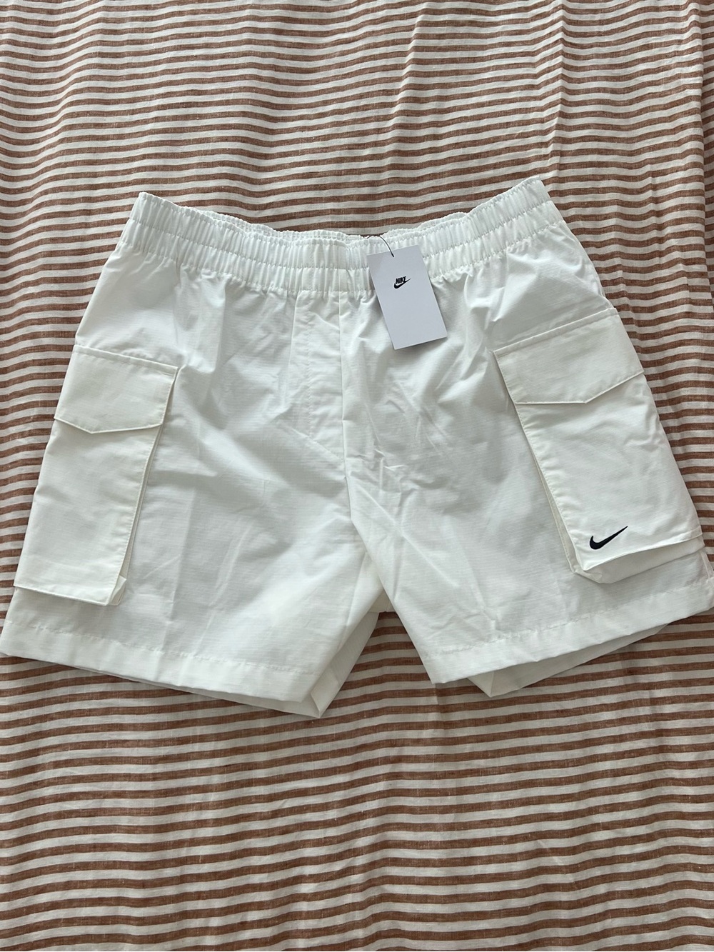 White Nike Shorts Women’s Large Cargo Deep Pockets Never Worn